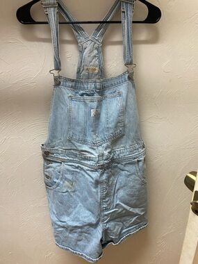 Levi’s Light Wash Denim Short Overalls (worn)